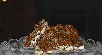 Turrón със сусам 300 г